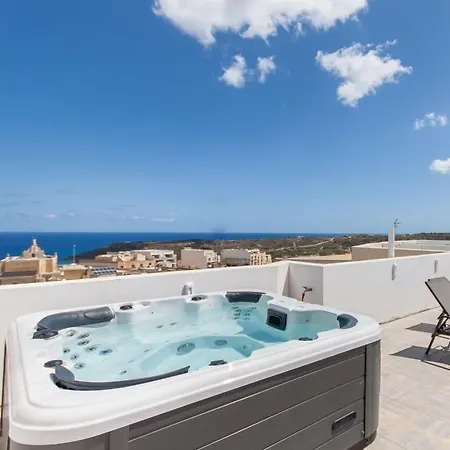 شقة Jacuzzi And Seaview Penhtouse Xagħra
